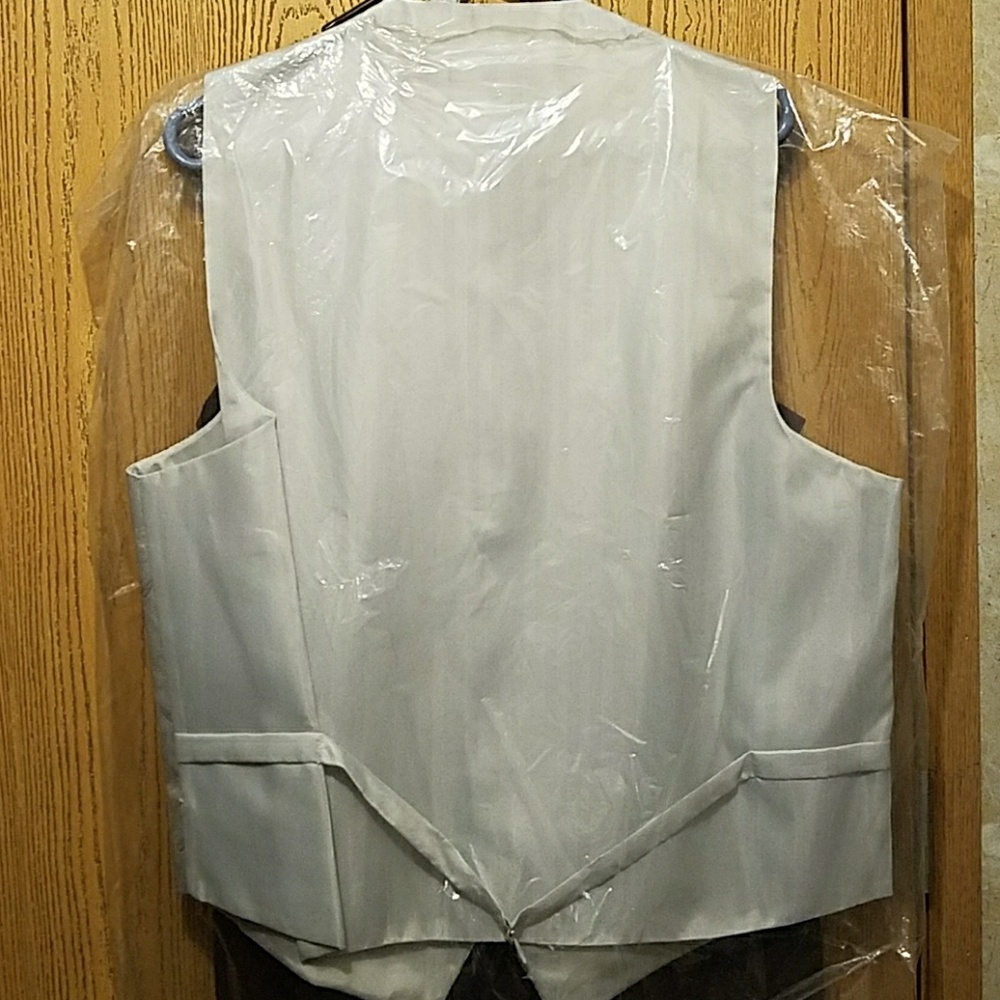 Vest - Picture 2 of 2